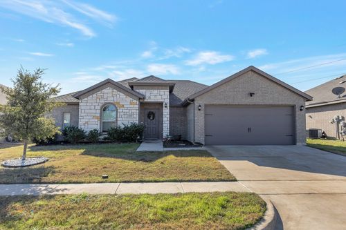 1333 Winding Hollow Dr, Grand Prairie, TX, 75052-6926 | Card Image