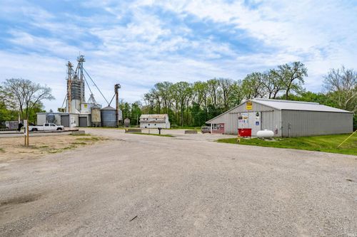 10199 S Wayne Rd, Warren, IN, 46792-9667 | Card Image