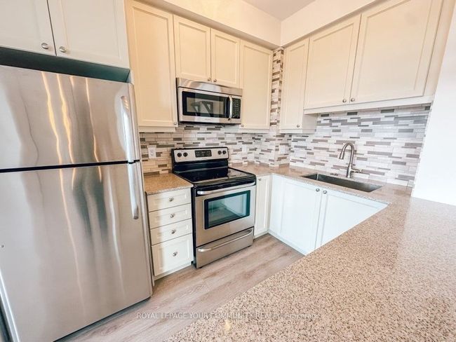 521 - 12 Woodstream Blvd, Condo with 1 bedrooms, 1 bathrooms and 2 parking in Woodbridge ON | Image 8
