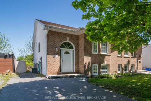 484 Grandtrunk Ave, Kingston, ON, K7M8W8 | Card Image