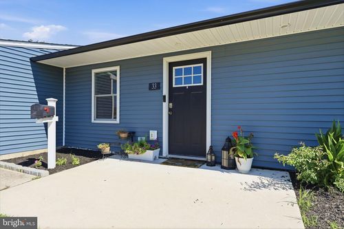 33 Wildrose Ln, LEVITTOWN, PA, 19054-3105 | Card Image