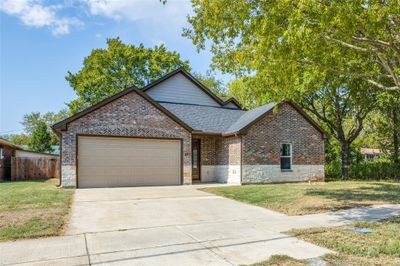 207 S Bond Street, House other with 3 bedrooms, 2 bathrooms and null parking in Whitewright TX | Image 1