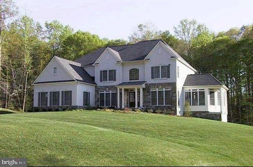 8220 Roseland Dr, FAIRFAX STATION, VA, 22039-2534 | Card Image