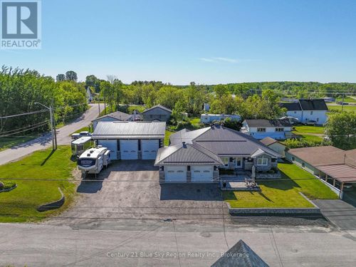 5 Young St, Cache Bay, ON, P0H1G0 | Card Image