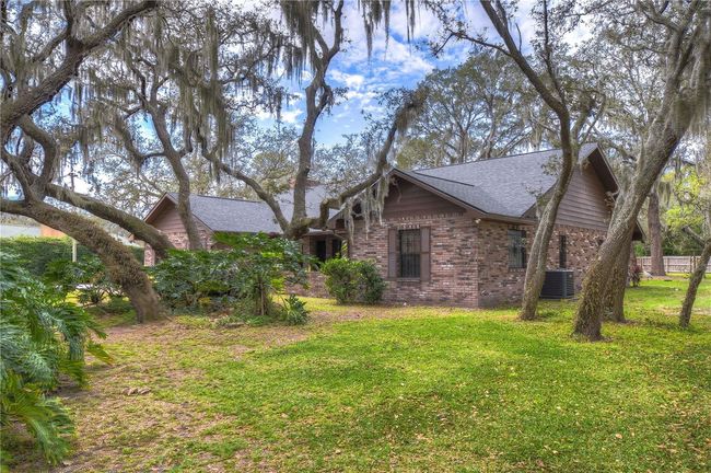 Side angle of home | Image 11