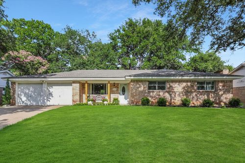 212 Glenn Dr, Hurst, TX, 76053-6113 | Card Image