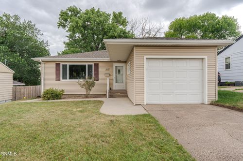 1218 N 15th St, Bismarck, ND, 58501-2753 | Card Image