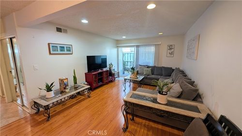 unit-137-18620 Hatteras St, Tarzana, CA, 91356-1817 | Card Image