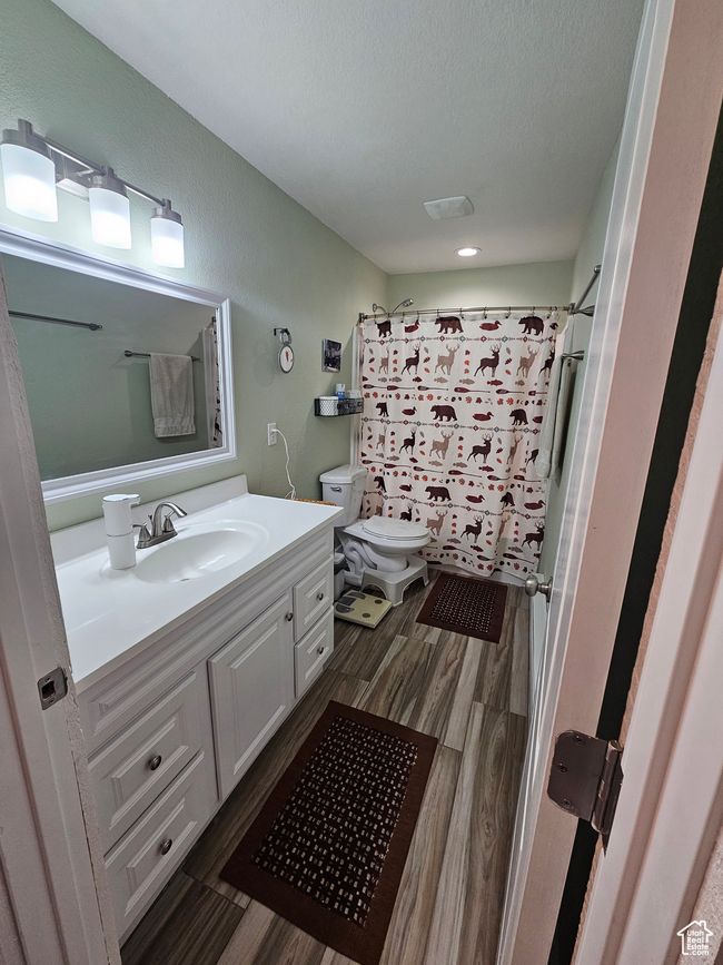 Full bathroom upstairs | Image 44
