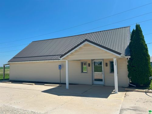 1427 W Milwaukee Ave, Storm Lake, IA, 50588-2905 | Card Image
