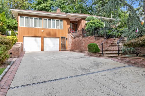 1 Crystal Dr, Great Neck, NY, 11021-2917 | Card Image