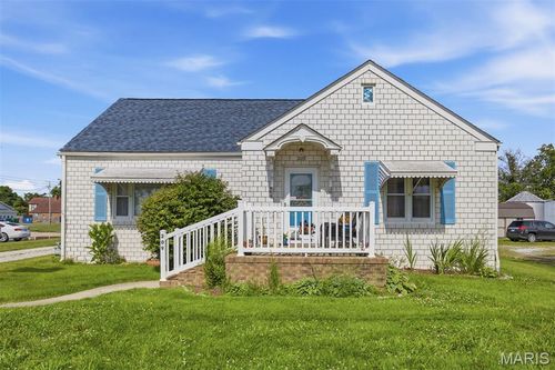 209 Broadway, Hoffman, IL, 62250-1009 | Card Image