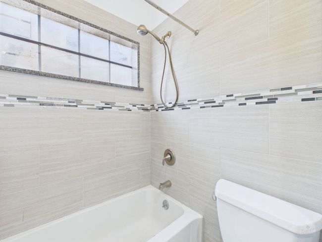 Full bath with bathtub / shower combination and toilet | Image 25