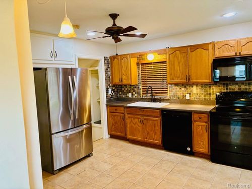 1209 Adams St, Lapeer, MI, 48446-1306 | Card Image
