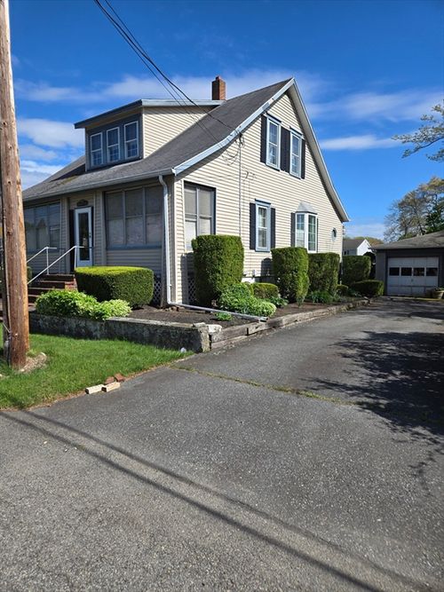 954 Glen St, New Bedford, MA, 02745-3413 | Card Image