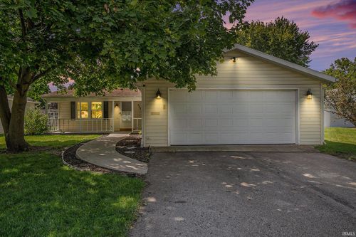 760 N Clark St, Nappanee, IN, 46550-1208 | Card Image