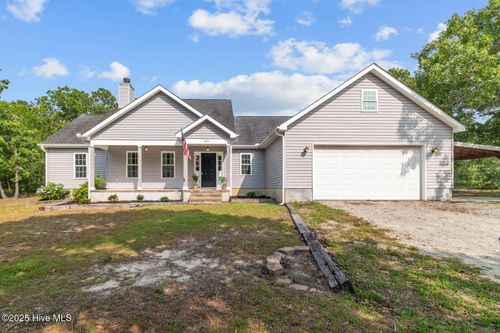 205 River Oaks Dr, Stella, NC, 28582-9735 | Card Image