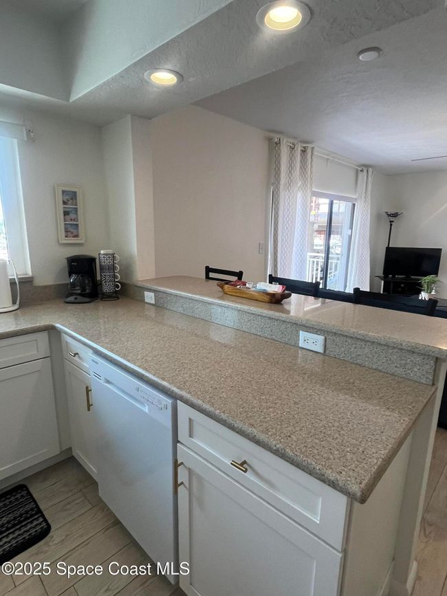 318 - 22 Tulip Ln, Condo with 1 bedrooms, 1 bathrooms and null parking in Cocoa Beach FL | Image 6