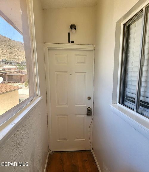 l-1111 N Cotton St, El Paso, TX, 79902-3024 | Card Image