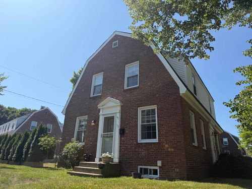97 Concord Way, Portsmouth, NH, 03801 | Card Image