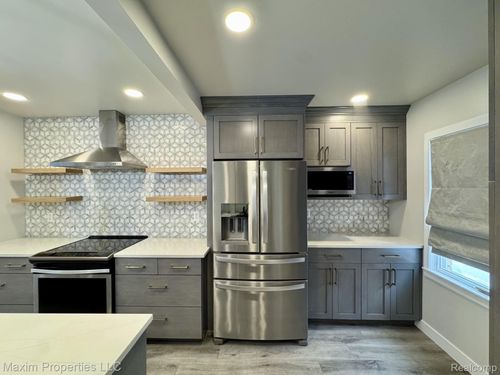 164 Stratford Ln, Rochester Hills, MI, 48309-2014 | Card Image