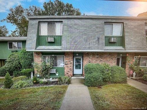 121 Coachlight Sq, Montrose, NY, 10548-1249 | Card Image