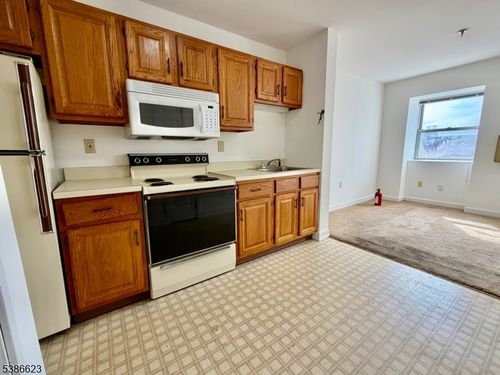 4b-24 E Washington Ave, Washington, NJ, 07882-1945 | Card Image