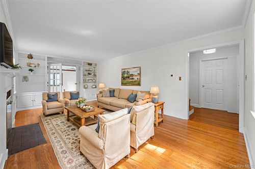 128 Charles St, East Williston, NY, 11596-2404 | Card Image