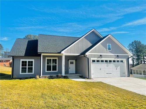 2142 Elizabeth Dr, Mount Airy, NC, 27030-2417 | Card Image