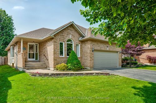 47 Longyear Dr, Waterdown, ON, L8B0N8 | Card Image