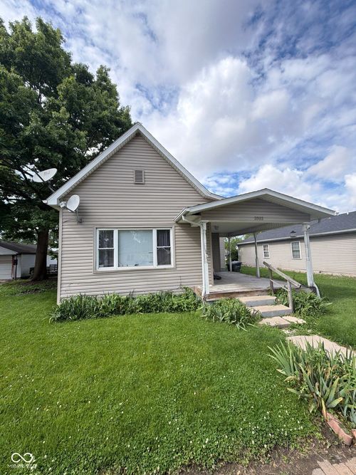 2522 N B St, Elwood, IN, 46036-1754 | Card Image