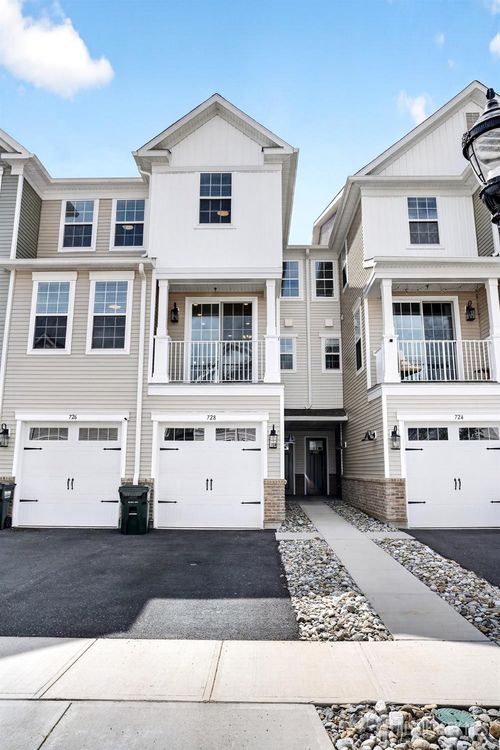 728 Station Road, Dunellen, NJ, 08812 | Card Image