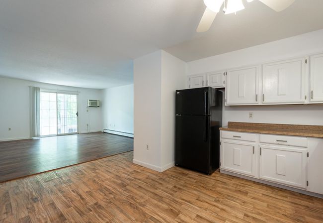 APT-24 - 5 Autumn Leaf Dr, Condo with 2 bedrooms, 1 bathrooms and null parking in Nashua NH | Image 7