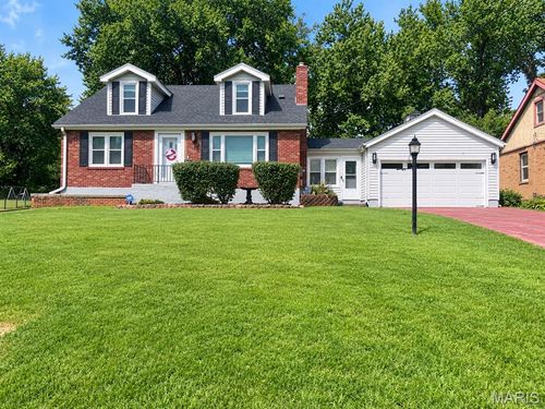 415 N Castello St, Florissant, MO, 63031-4815 | Card Image