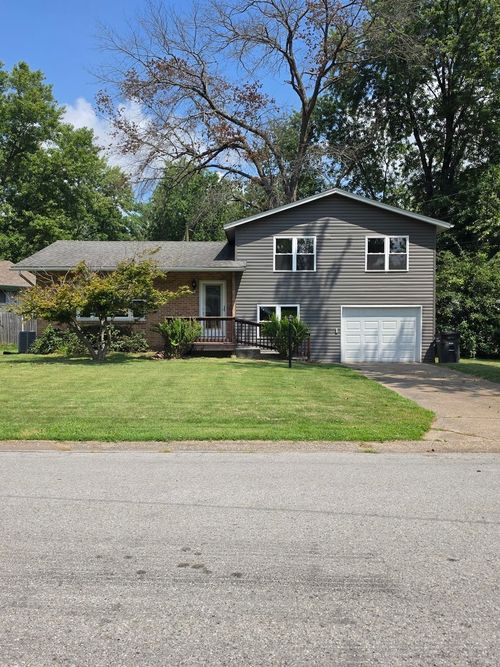 219 Gray Dr, Carbondale, IL, 62901-2010 | Card Image