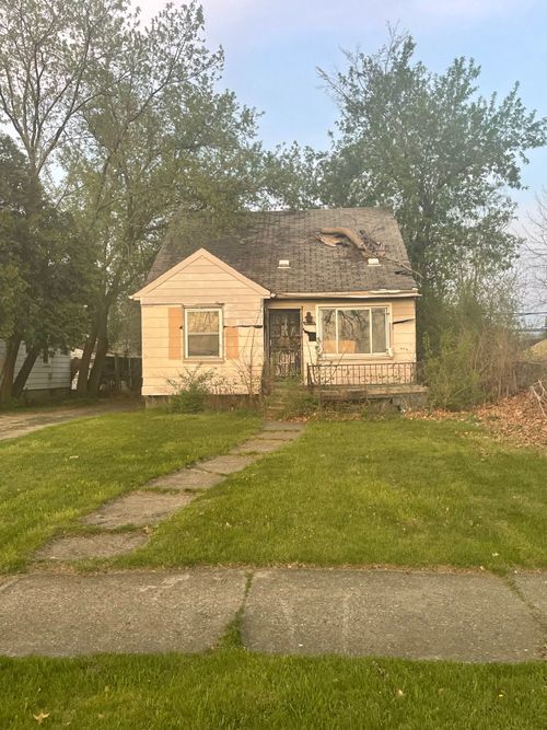 9028 Trinity St, Detroit, MI, 48228-1632 | Card Image