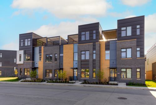 859 E 2nd St, Des Moines, IA, 50309-1889 | Card Image