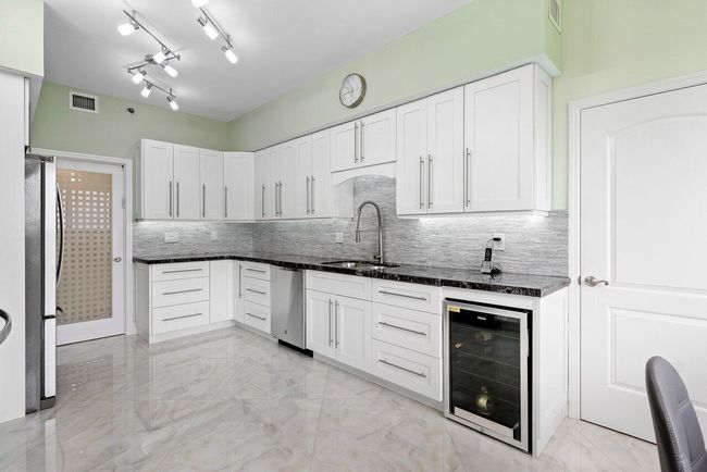 APT-802 - 7578 Regency Lake Dr, Condo with 3 bedrooms, 3 bathrooms and null parking in Boca Raton FL | Image 7