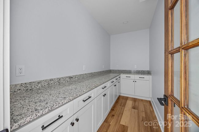 Walk in Pantry | Image 14