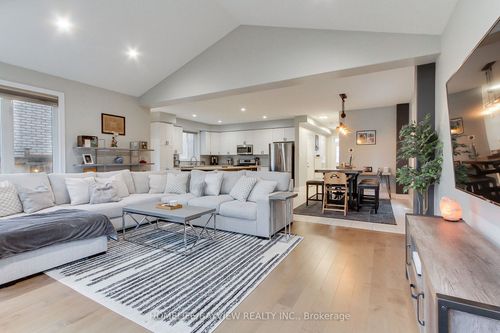 35 Booth Lane, Barrie, ON, L4N0S4 | Card Image