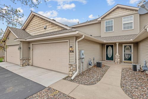 936 Golden Way Nw, Isanti, MN, 55040-6504 | Card Image