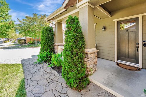 1678 Southridge Dr, Petaluma, CA, 94954-3026 | Card Image