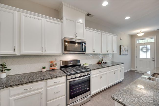 6842 Berewick Commons Pkwy, Townhouse with 3 bedrooms, 3 bathrooms and null parking in Charlotte NC | Image 10