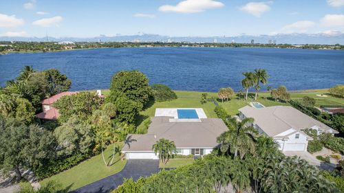 8 Woodbrook Cir, West Palm Beach, FL, 33401-1036 | Card Image