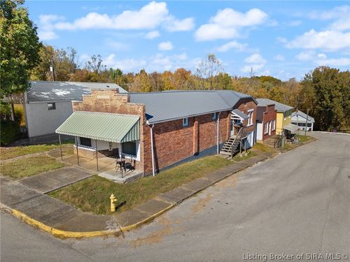 660 W Plaza Dr, Leavenworth, IN, 47137-2342 | Card Image