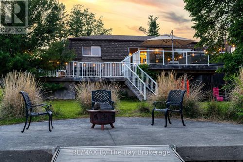 83 Old Mosley St, Wasaga Beach, ON, L9Z2J5 | Card Image
