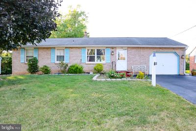 942 W Fairway Drive, House other with 3 bedrooms, 2 bathrooms and null parking in LANCASTER PA | Image 1