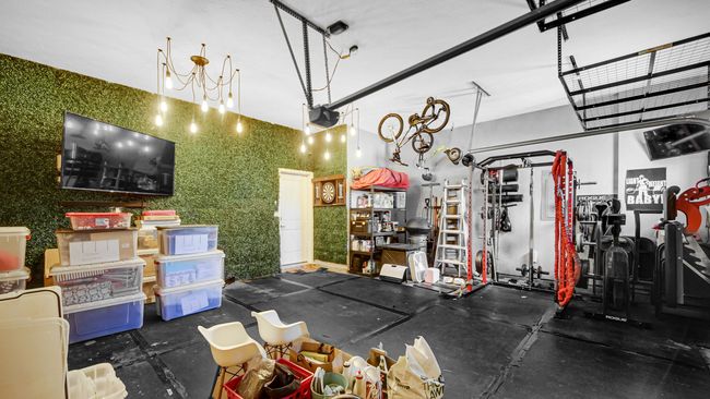 Garage | Image 23