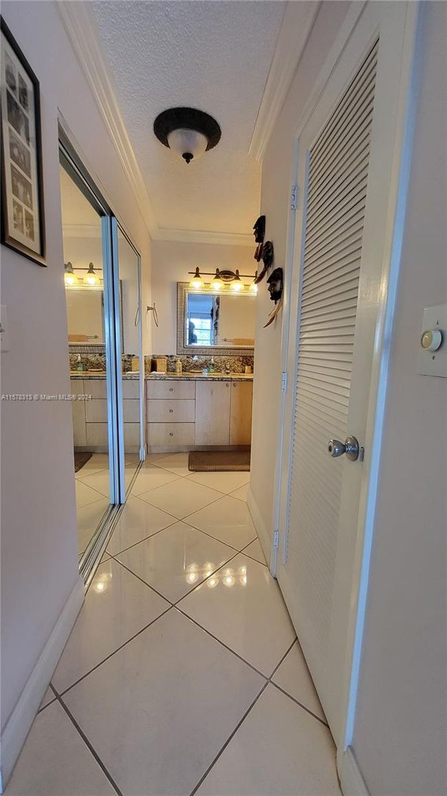 412A - 3800 S Ocean Dr, Condo with 2 bedrooms, 2 bathrooms and null parking in Hollywood FL | Image 7