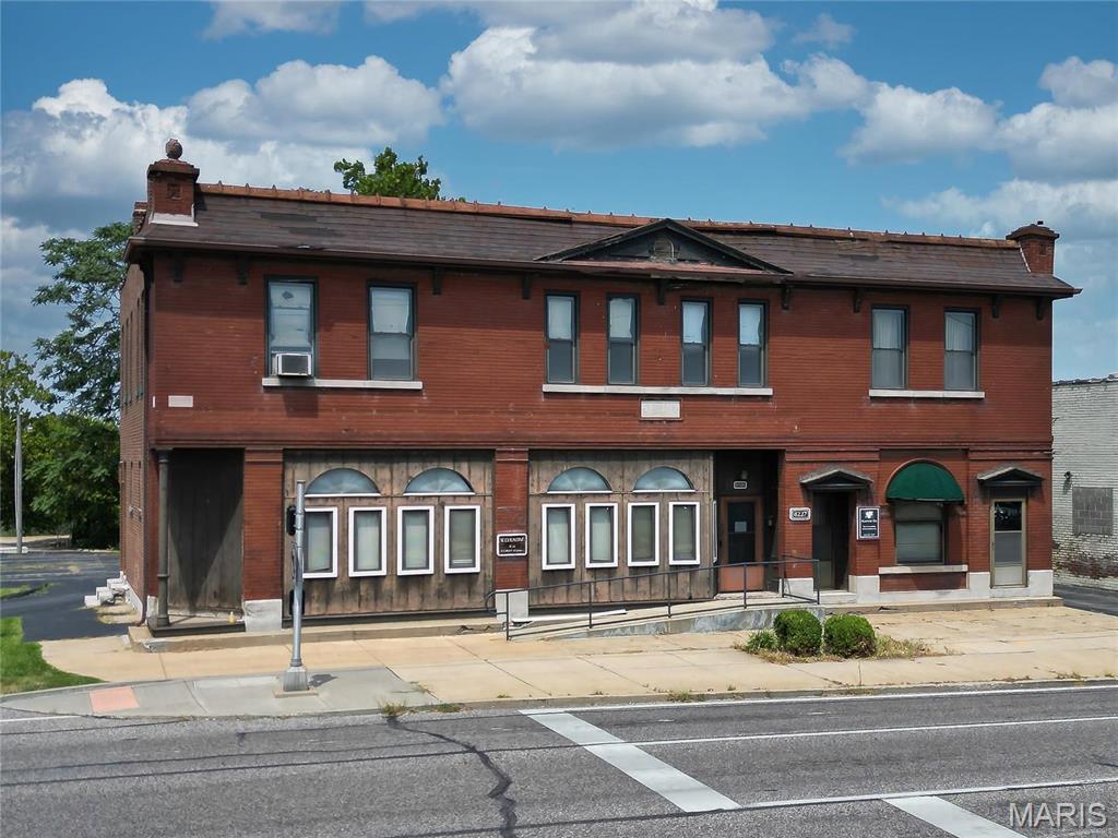 8227 Gravois Rd, Saint Louis, MO 63123